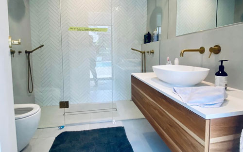 Tiler in Brisbane Tiler, Tiler in Queensland Tiler, Wall Tiling Brisbane, Wall Tiling Queensland
